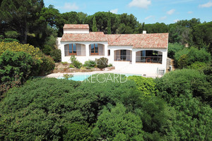 villa a vendre au Lavandou , plage  pieds , piscine, 4 chambres , vue mer