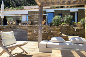 Villa contemporaine avec vue mer au Cap Bnat