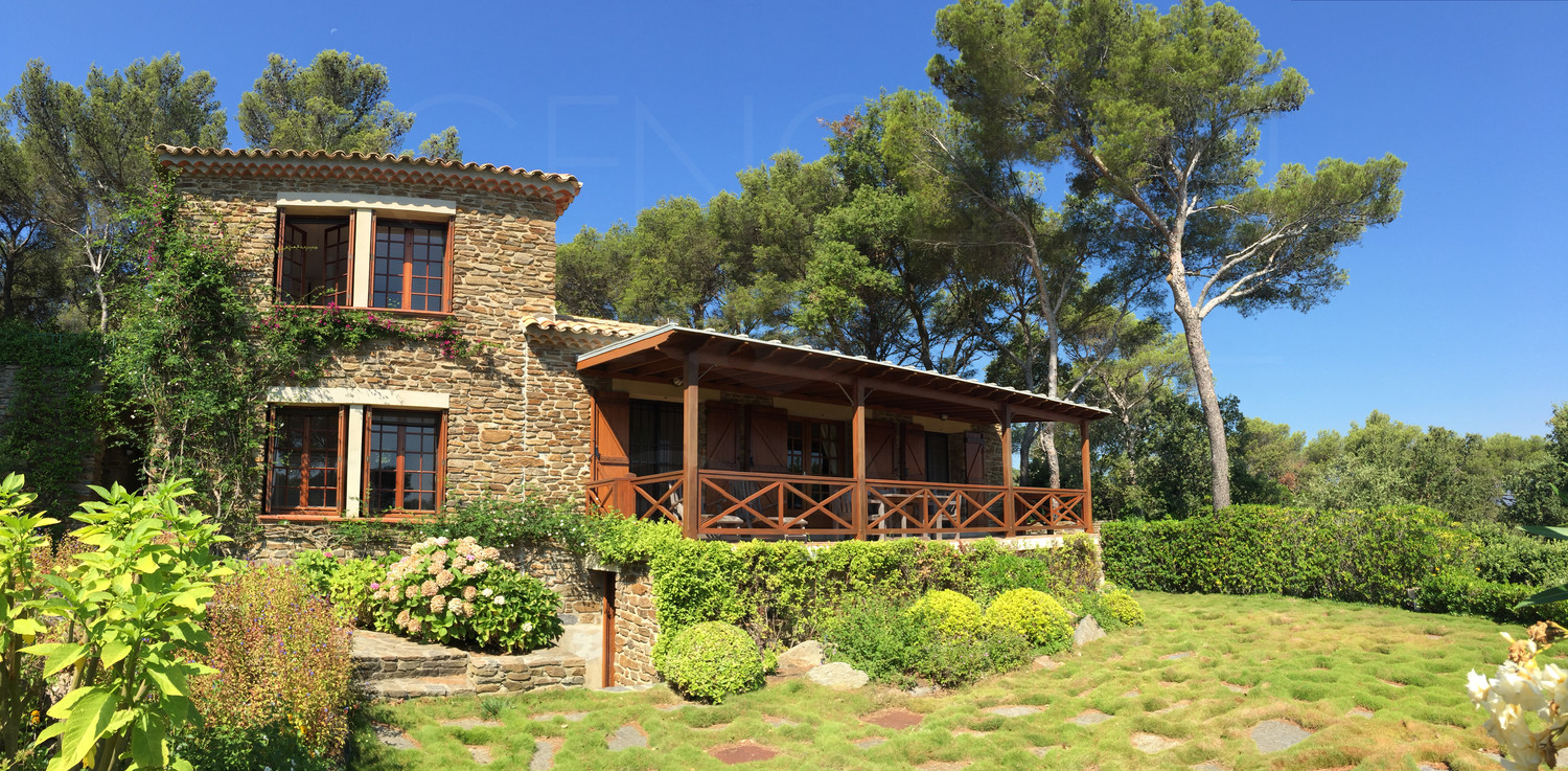 maison a vendre au cap bénat avec vue sur mer , achete villa dans un