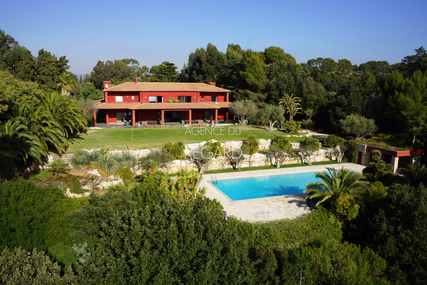 Propriété pieds dans l'eau a vendre au Pradet avec 2,5h de jardin