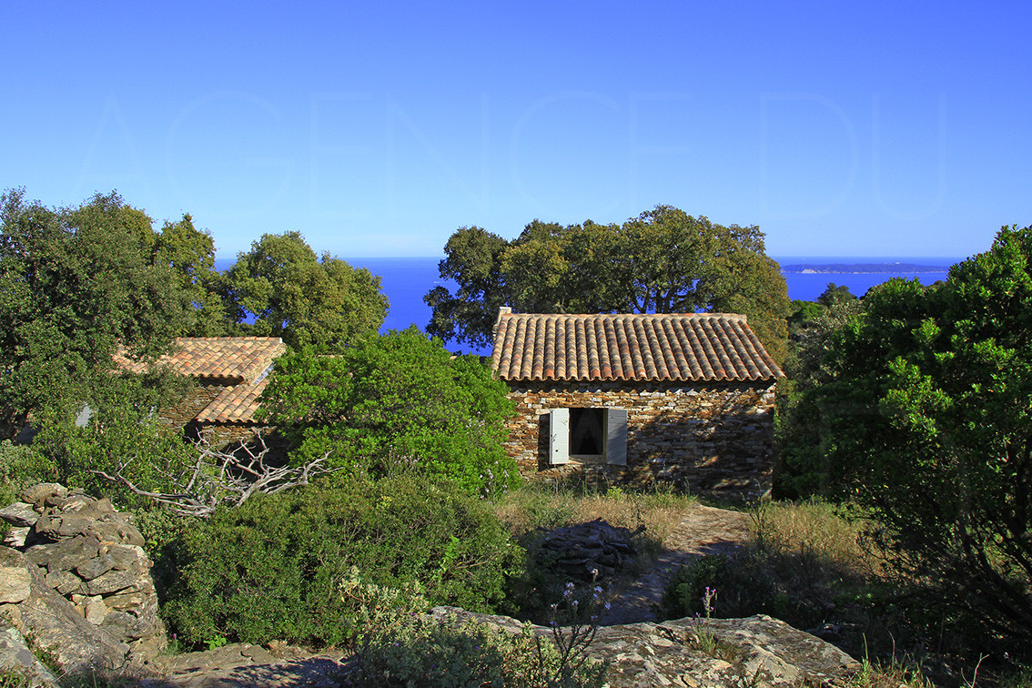 maison a vendre / vue mer / bergerie / air de corse / 4 chambres / piscine