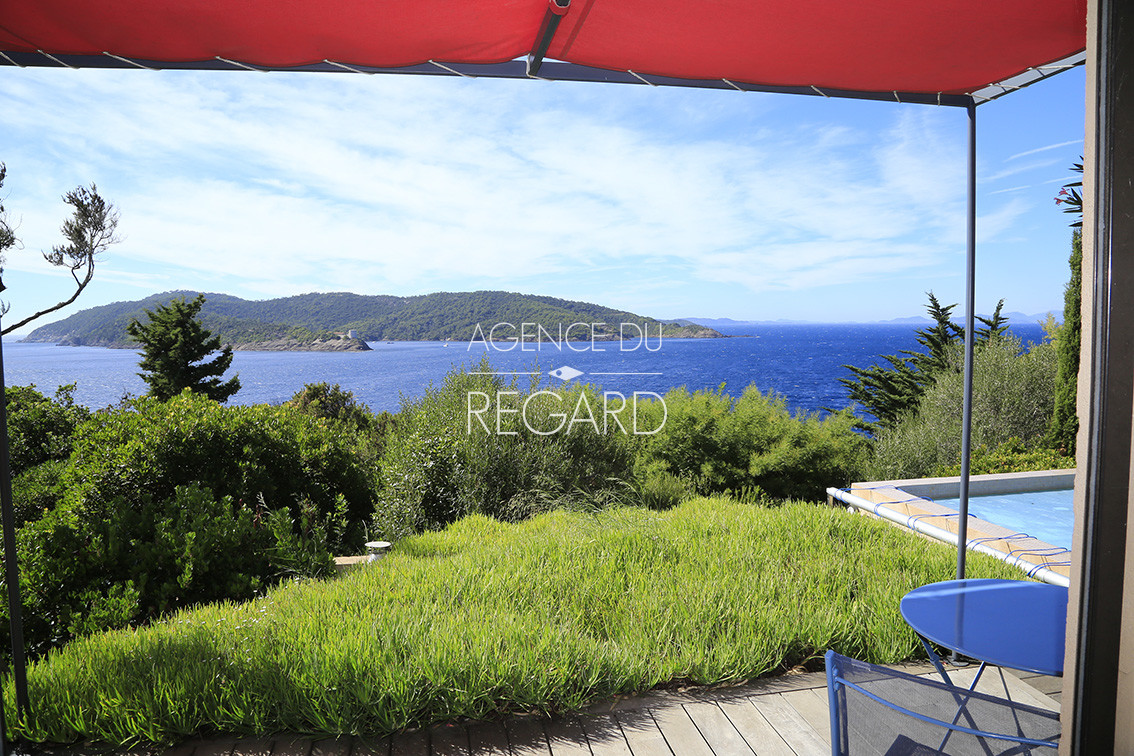Propriété a vendre sur l'ile du levant avec vue mer panoramique , plage