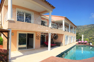 villa vue mer au lavandou avec piscine