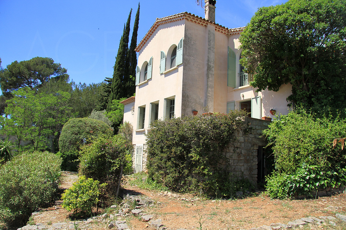 Maison a carqueiranne avec vue mer, propriété a vendre avec grand