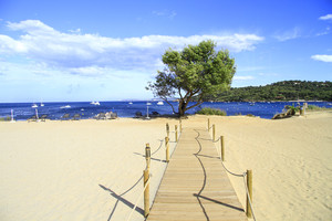 Proprit  quelques pas de la plage au Gaou Bnat