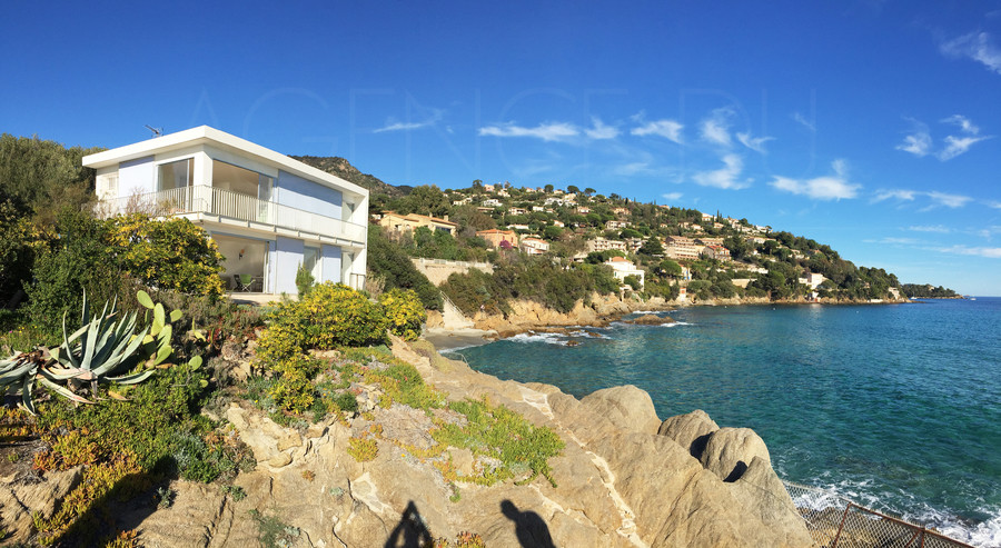 Proprit pieds dans l'eau au  Lavandou - CETTE PROPRIETE A ETE VENDUE PAR L'AGENCE DU REGARD