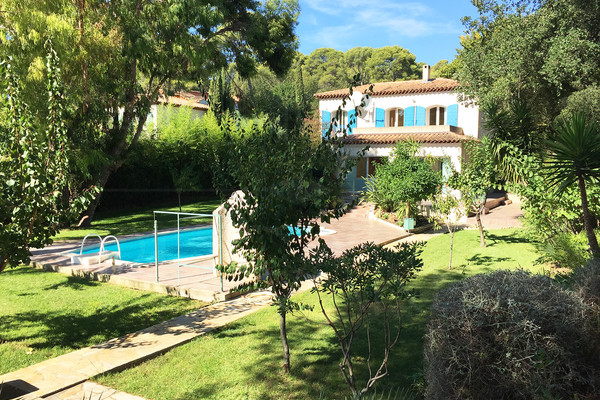 Proprit bord de mer  la Londe les Maures