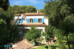 villa bord de mer avec piscine  la Londe les Maures 