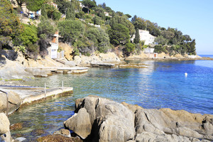 Proprit pieds dans l'eau le Lavandou