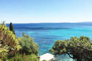 Proprit pieds dans l'eau le Lavandou 