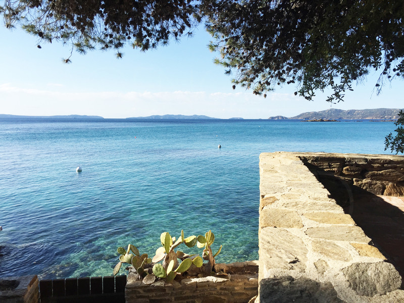 Proprit pieds dans l'eau au Lavandou - CETTE PROPRIT A T VENDUE PAR L'AGENCE DU REGARD