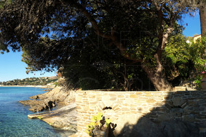 villa pieds dans l'eau le Lavandou