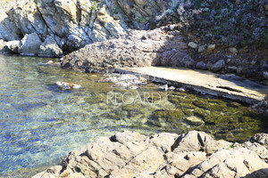 villa pieds dans l'eau a vendre sur l'ile du Levant