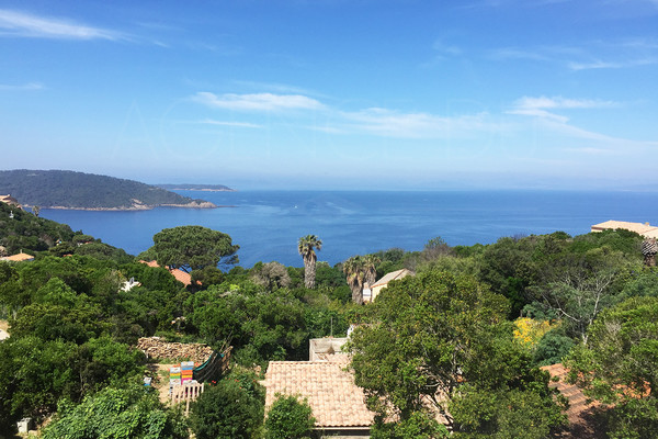 Maison vue mer a vendre sur lle du Levant