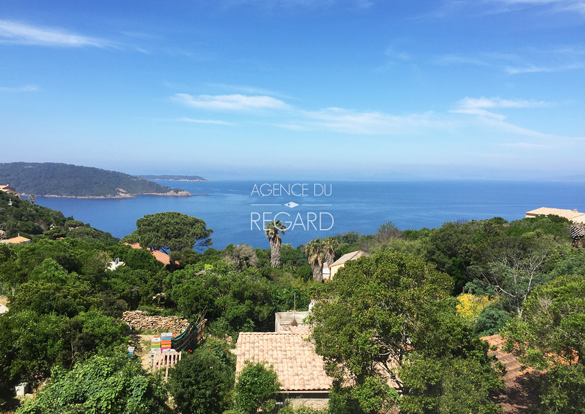 Maison vue mer sur lle du Levant...CETTE VILLA A ETE VENDUE