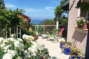 maison vue mer sur lle du Levant...