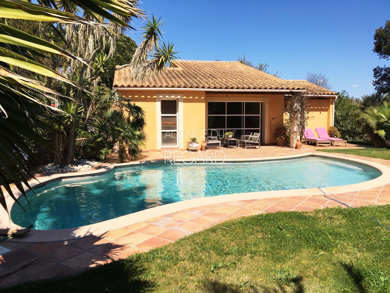 maison à Giens , proche de la mer , parc sécurisé, 3 chambres , piscine maison à Giens , proche de la mer , parc sécurisé, 3 chambres , piscine