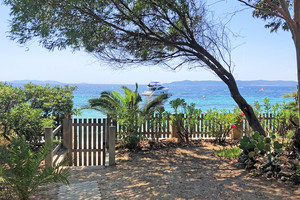 proprit pieds dans l'eau a vendre au Lavandou