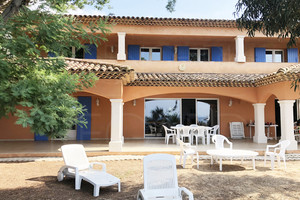 proprit pieds dans l'eau a vendre au Lavandou , villa  vue mer