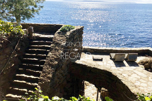 proprit pieds dans l'eau a vendre au Lavandou 