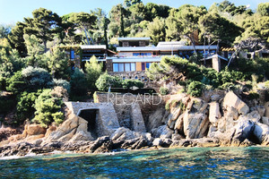 proprit pieds dans l'eau au Lavandou