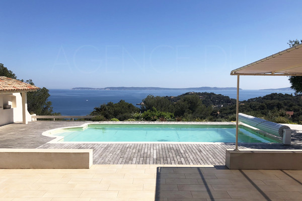 Villa vue mer au Cap Bénat avec piscine