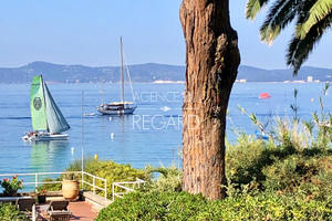 Proprit pieds dans l'eau le Lavandou