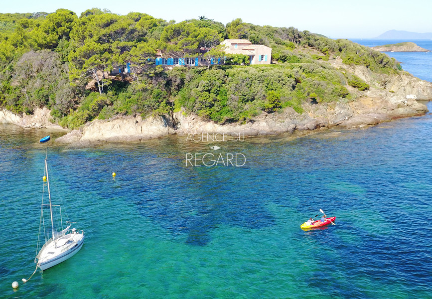 Proprit les pieds dans l'eau  Giens  - CETTE PROPRIT A ETE VENDUE PAR L'AGENCE DU REGARD -