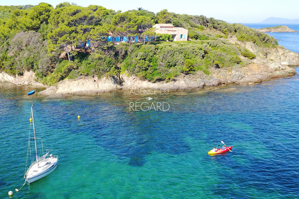 Proprit pieds dans l'eau  Giens