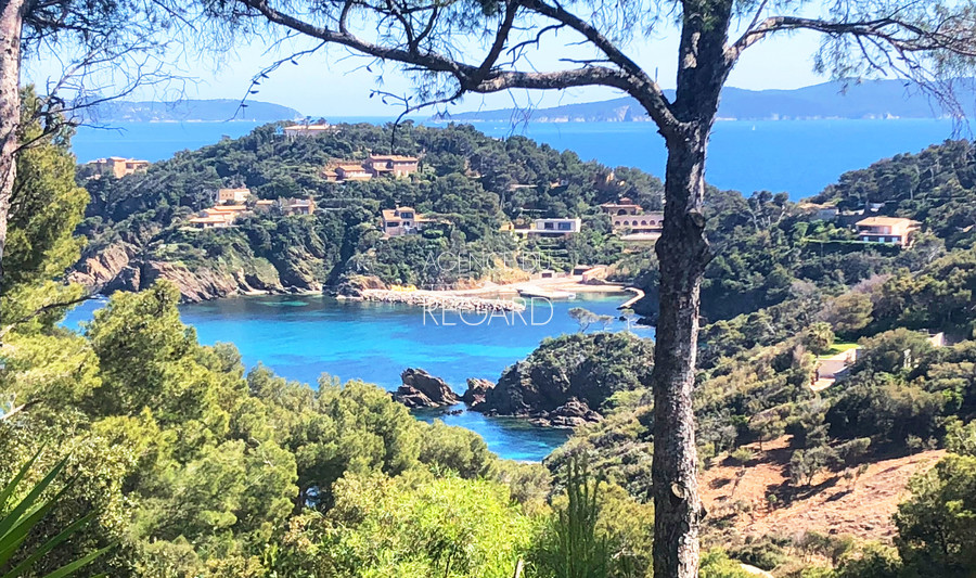 Au Cap Bnat, avec vue mer et plage  5 minutes  pied... CETTE VILLA A ETE VENDUE