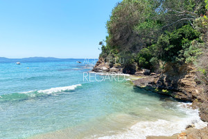 Proprit pieds dans l'eau au Rayol Canadel