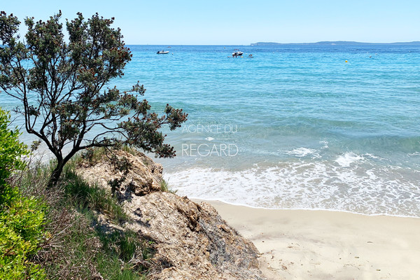 Proprit pieds dans l'eau au Rayol Canadel