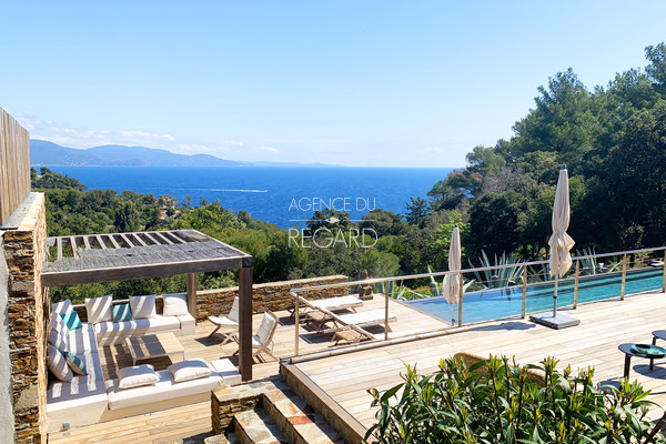 Villa contemporaine vue mer au Cap Bénat