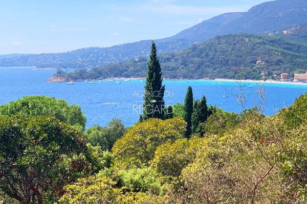 Terrain vue mer a vendre au Cap Ngre le Lavandou