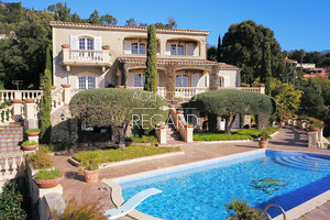 Proprit vue mer au Lavandou sur le Cap Ngre