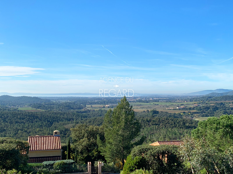 Dans un cadre champtre, avec vue mer...CETTE VILLA A ETE VENDUE PAR L'AGENCE DU REGARD