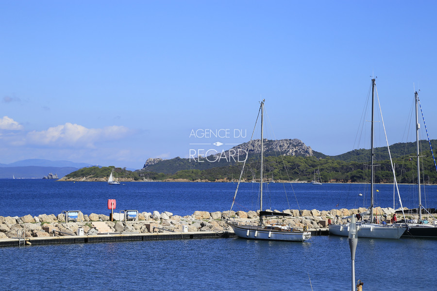 Appartement vue mer sur les toits de Porquerolles...VENDU