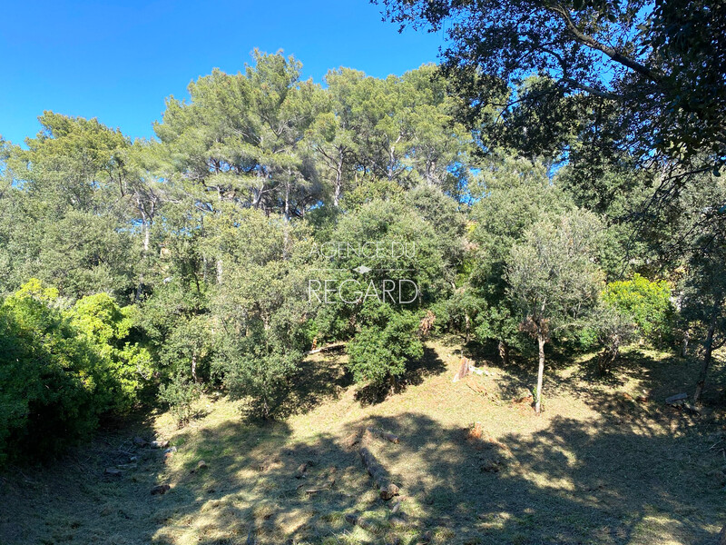 Au Cap Bnat,  10 mn  pied de la merCE TERRAIN A ETE VENDU PAR L'AGENCE DU REGARD