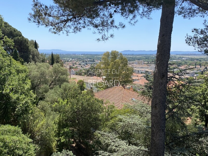 Hyres, maison de ville avec vue mer.... CETTE PROPRIT A ETE VENDUE PAR L'AGENCE DU REGARD