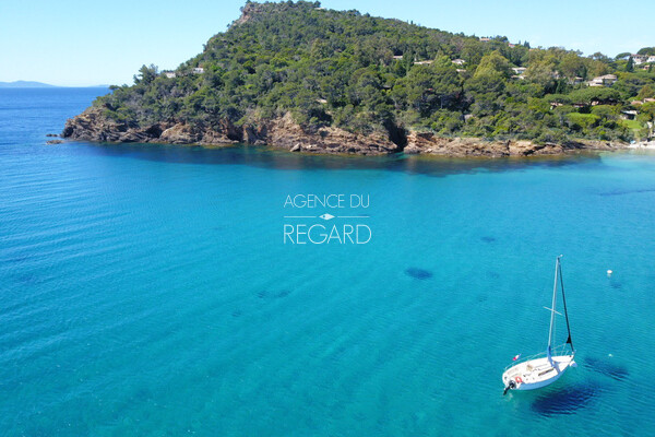 Proprit pieds dans 'eau au Lavandou