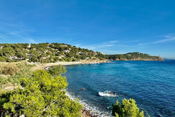 Proprit vue mer  Saint-Mandrier, plage  pied...