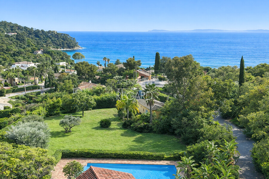 Au Rayol, vue mer et plage � pied�