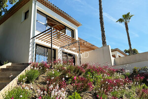 proprit vue mer  Cavalaire