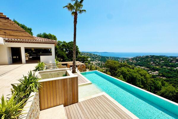 Proprit vue mer  Cavalaire