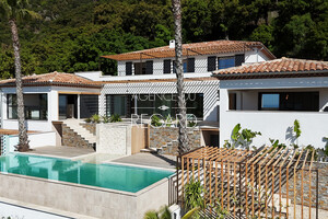 proprit vue mer  Cavalaire