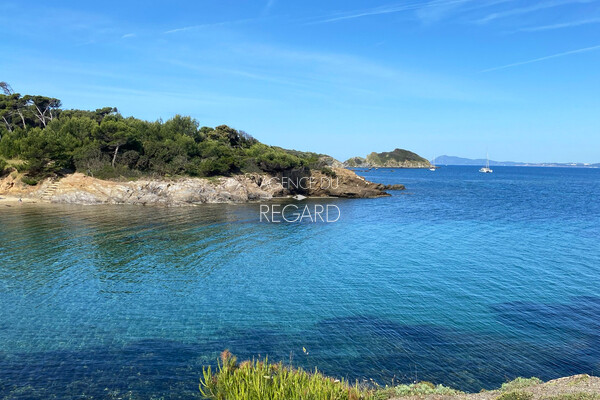 Propri�t� vue mer � Giens, � 2 minutes � pied de la plage...