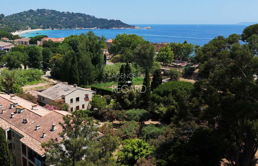 Au Lavandou, plage de Cavalire  2mns  pied...