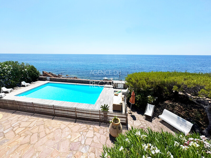 Proprit pieds dans l'eau dans un domaine priv  Saint-Raphal