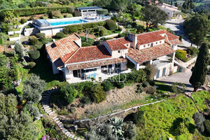 Propri�t� vue mer � Bormes-les-Mimosas