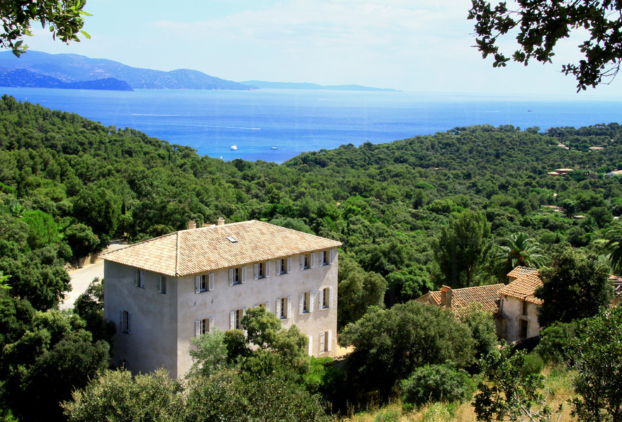 Gaou Bnat - CE CHATEAU A T VENDU PAR L'AGENCE DU REGARD